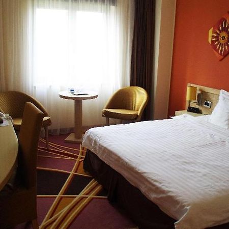 Mari Vila Hotel Bucharest Room photo